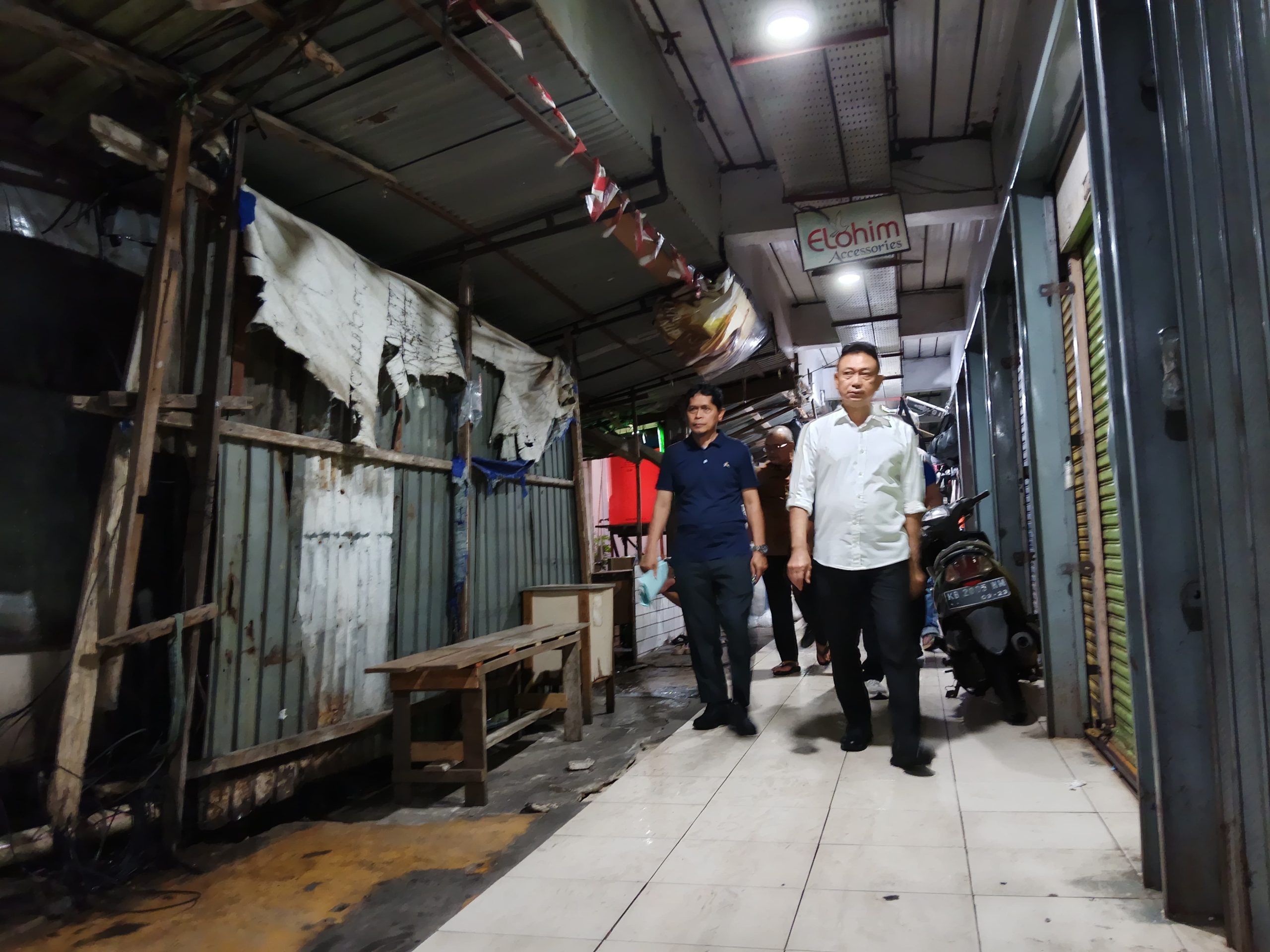 Wali Kota Pontianak Edi Rusdi Kamtono saat meninjau kondisi Pasar Kapuas Indah dan Cempaka. Foto: Dok. Prokopim Pemkot Pontianak
