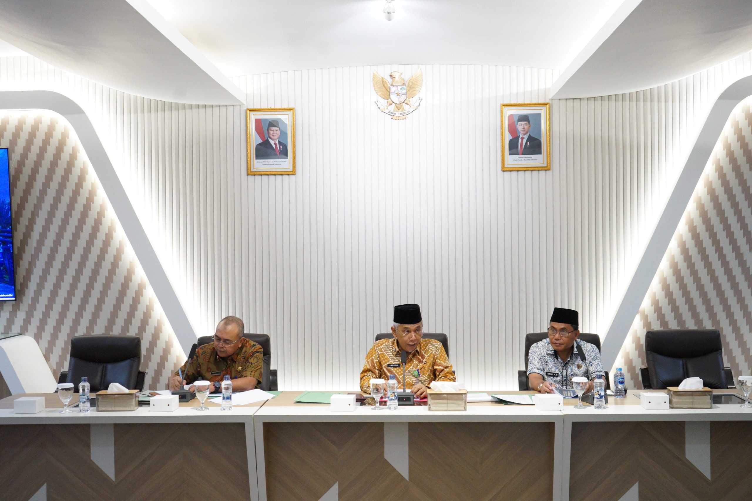 Sekda Kota Pontianak, Amirullah meminpin rapat persiapan menjelang Pontianak sebagai tuan rumah Rakor APEKSI Komwil V Kalimantan 2026. Foto: Dok. Prokopim Pemkot Pontianak
