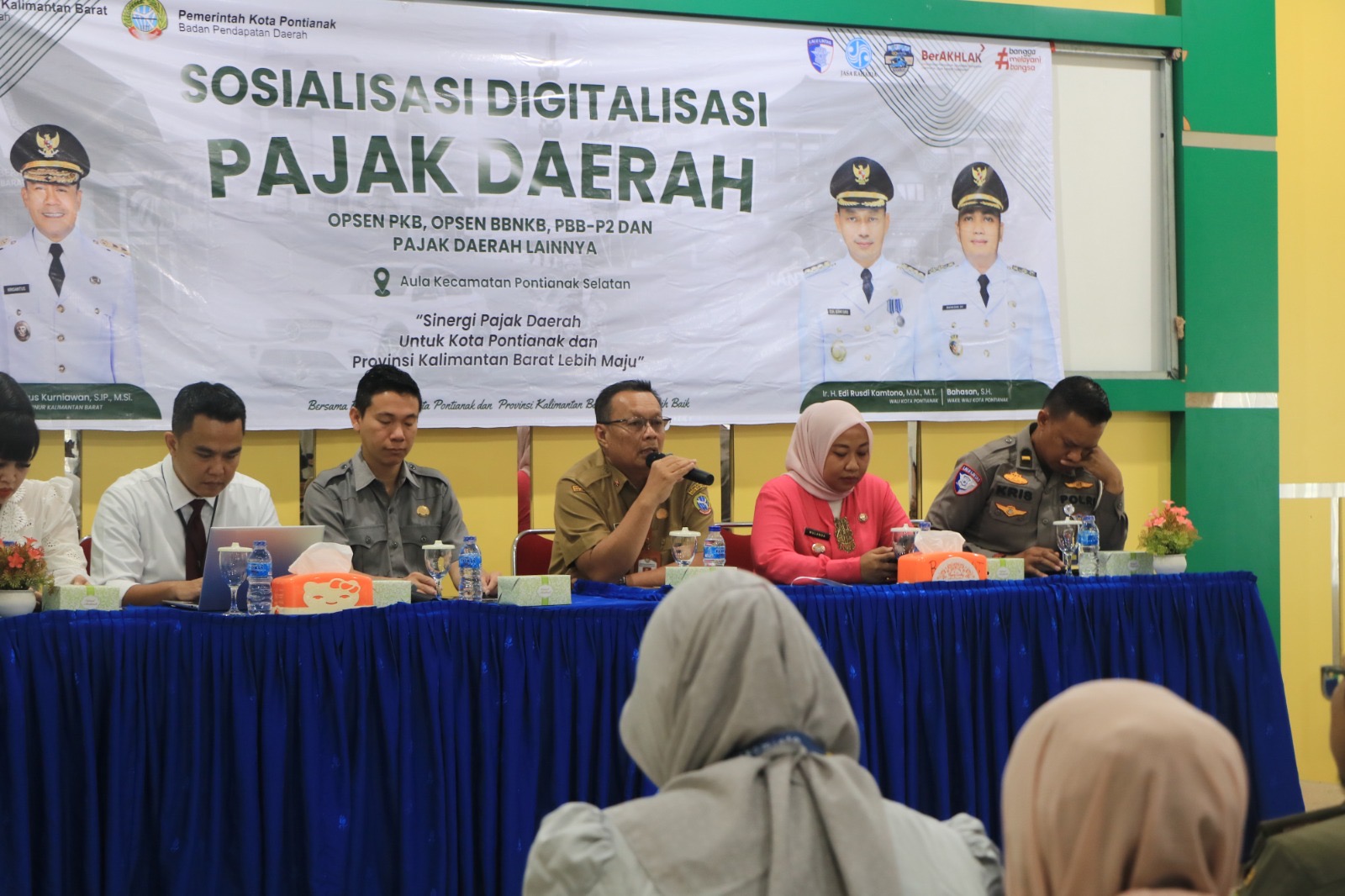 Kepala Bapenda Kota Pontianak, Ruli Sudira membuka sosialisasi Digitalisasi Pajak Daerah. Foto: Dok. Kominfo Pontianak