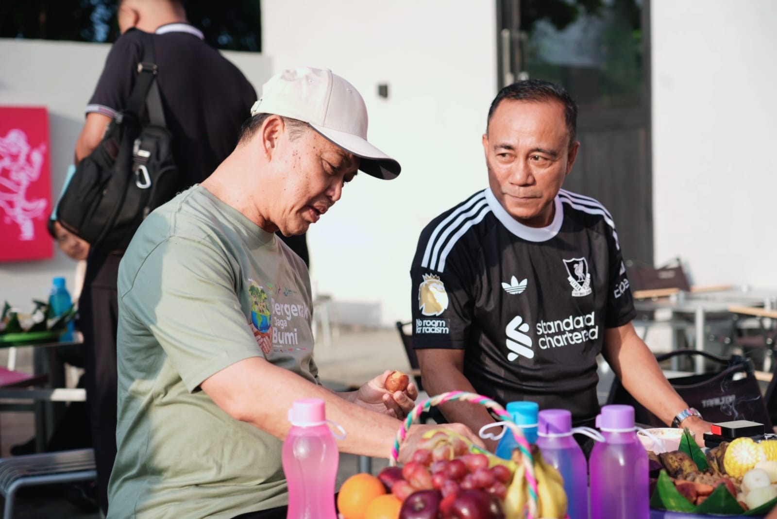 Gubernur Kalbar Ria Norsan bersama Wakil Gubernur Kalbar, Krisantus Kurniawan saat Peringatan Hari Bumi 2026