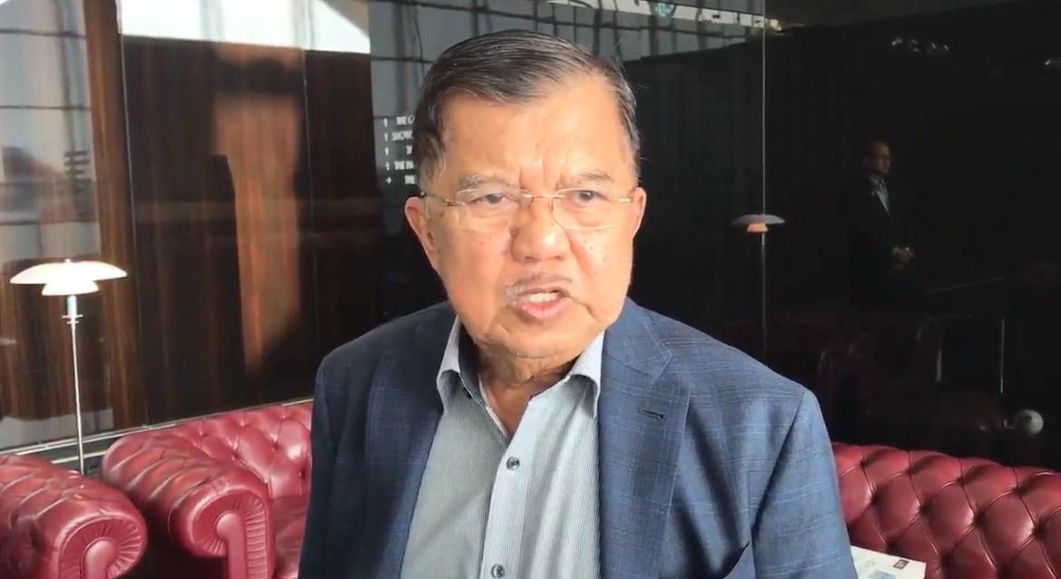 Wakil Presiden Indonesia ke-10 dan ke-12, Yusuf Kalla dilaporkan ke Polda Metro Jaya pada 12 April 2026 terkait dugaan penistaan agama. Ketua Presidium Majelis Nasional KAHMI, Ahmad Dolli Kurnia Tanjung, meminta polemik terkait pernyataan Jusuf Kalla tidak diperpanjang demi menjaga persatuan. Foto: Medsos X @Pak_JK