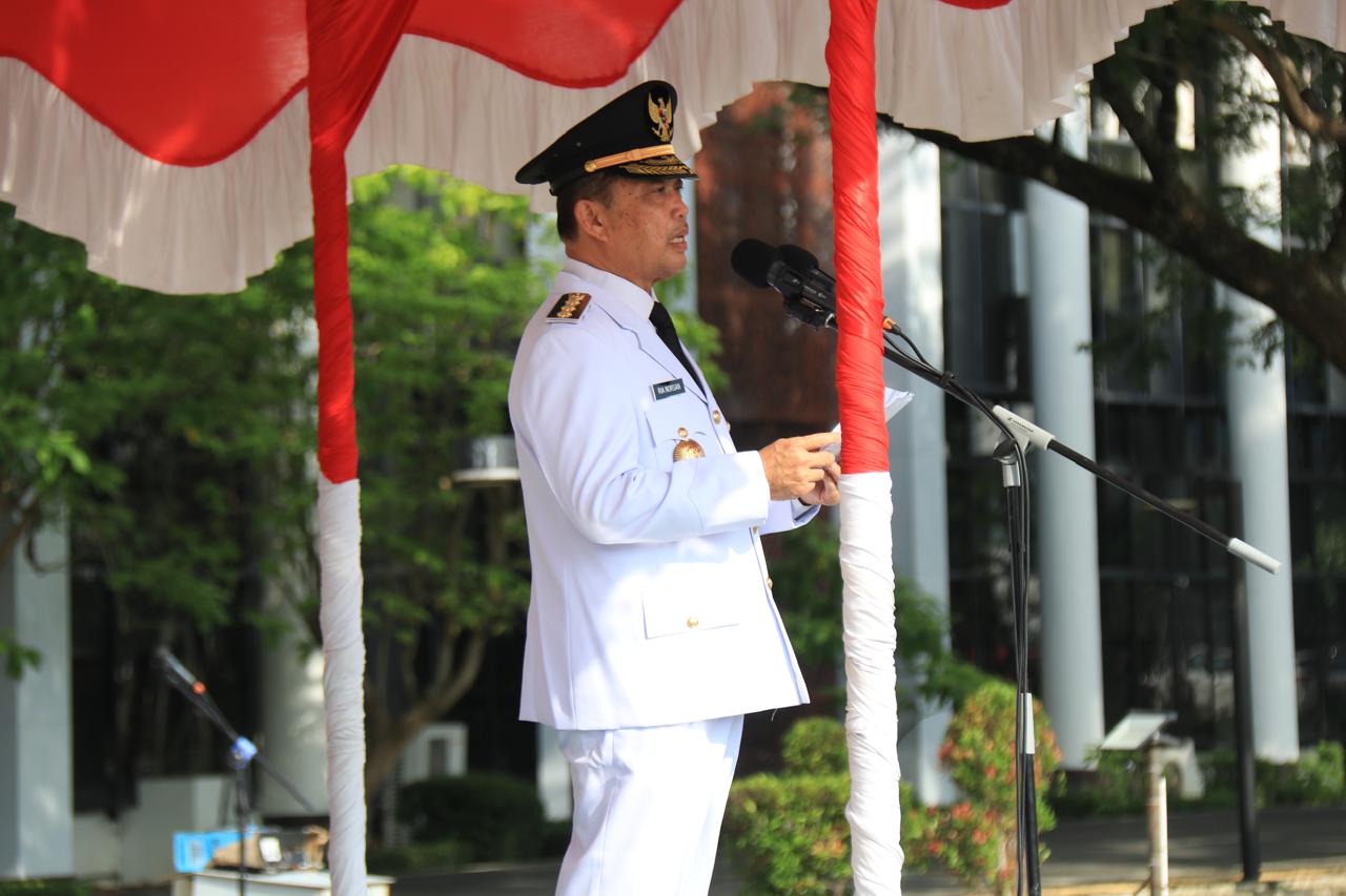 Gubernur Kalbar, Ria Norsan memimpin upacara peringatan Hari Otonomi Daerah (Otda) ke-30 tahun 2026, Senin (27/4/2026). Foto: Istimewa