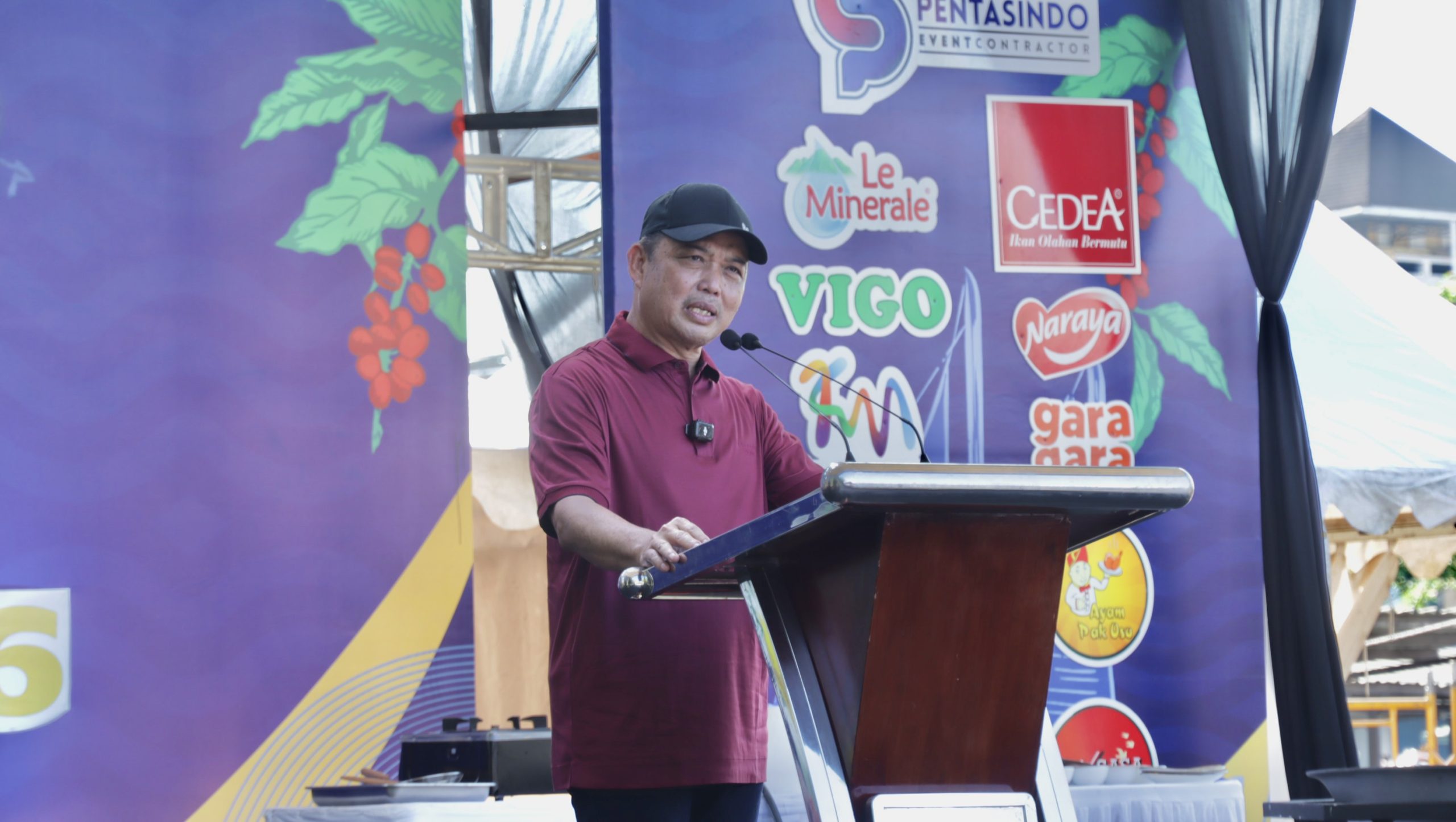 Gubernur Kalbar, Ria Norsan membuka Kalbar Food Festival ke-7, Minggu (3/5:2026). Foto: Istimewa