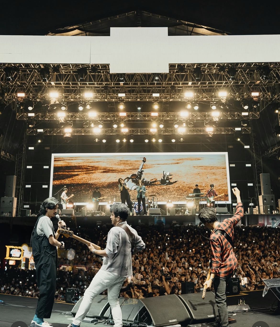 Instagram @sheilaon7
