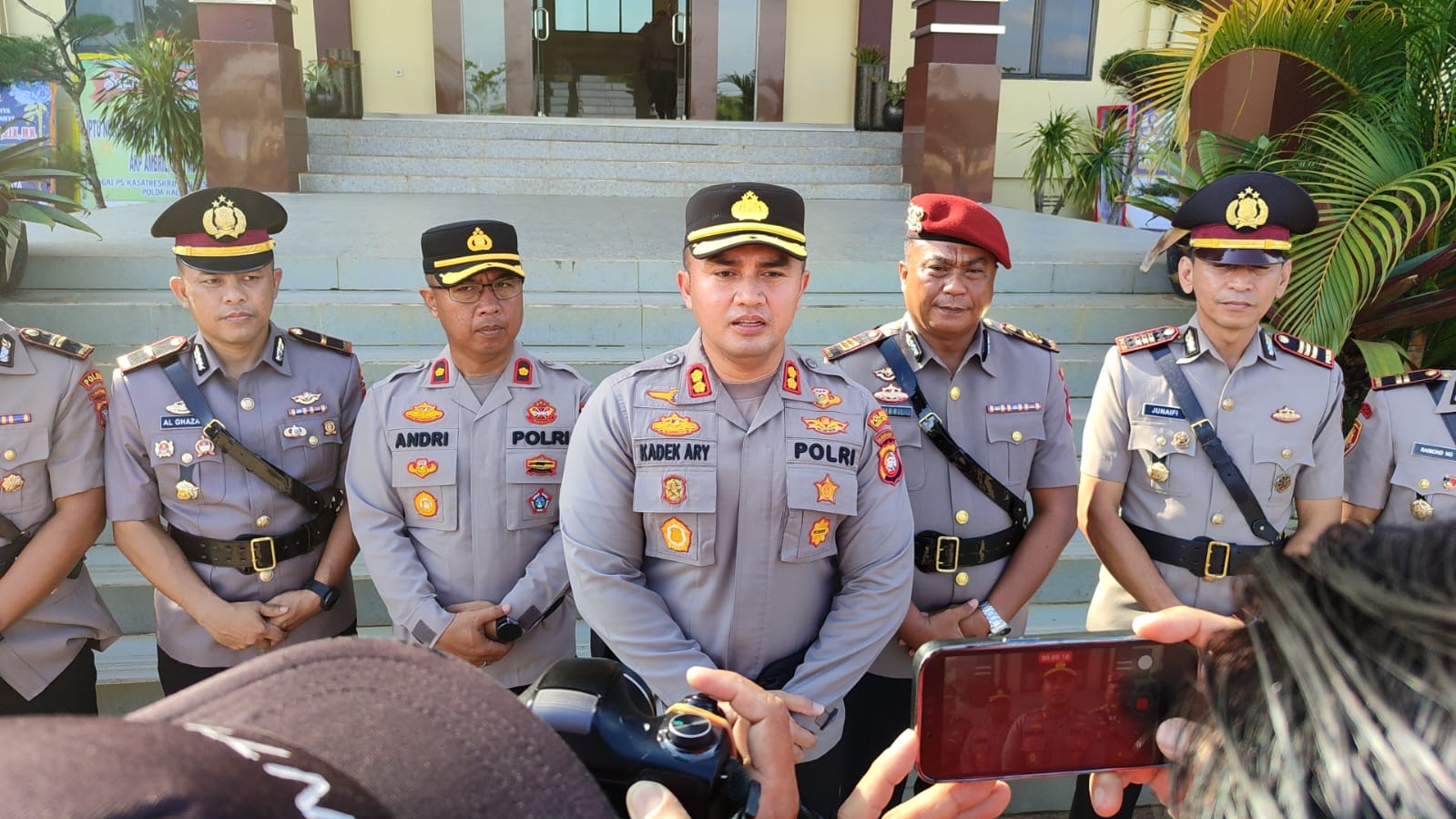 Kapolres Kubu Raya, AKBP Kadek Ary Mahardika memberikan keterangan kepada wartawan usai serah terima jabatan (sertijab) di Lapangan Apel Mapolres Kubu Raya, Rabu (3/6/2026). Foto: Istimewa