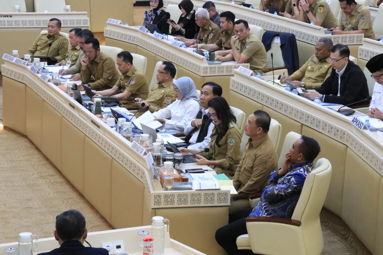Gubernur Kalbar Ria Norsan menghadiri RDP Komisi II DPR RI bersama para kepala daerah untuk membahas pembiayaan PPPK dan penguatan fiskal daerah. Foto: Istimewa.