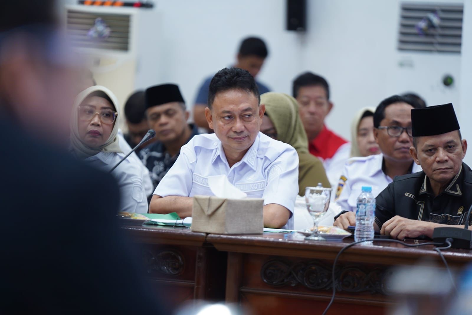Wali Kota Pontianak Edi Rusdi Kamtono mengikuti Kunjungan Kerja Panitia Kerja Komisi II DPR RI terkait pembahasan tujuh RUU Kabupaten/Kota di Kalimantan Barat di Balai Petitih, Kantor Gubernur Kalbar, Rabu (24/6/2026). Dalam kesempatan itu, Edi memastikan persoalan batas wilayah di Pontianak hanya di Perumnas IV dan Star Borneo Residence 7, Kecamatan Pontianak Timur. Foto: Istimewa