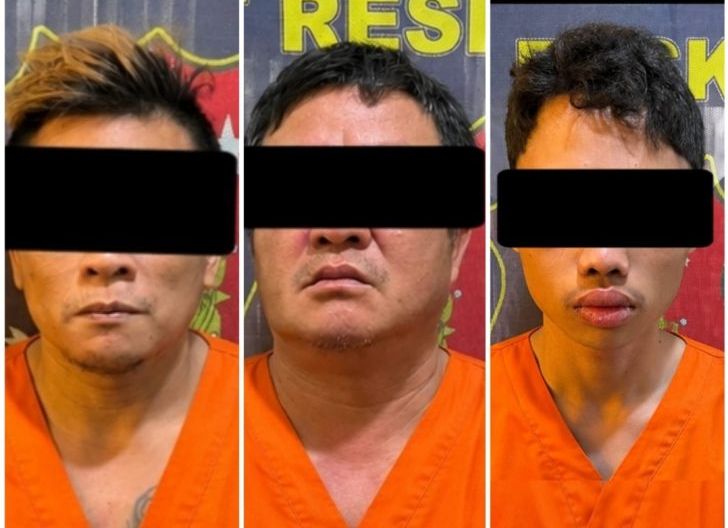 Tiga terduga pelaku penembakan yang menewaskan AL diamankan Satreskrim Polres Singkawang. Ketiganya berperan sebagai eksekutor, pemberi perintah, dan pengantar pelaku ke lokasi kejadian. Foto: Istimewa