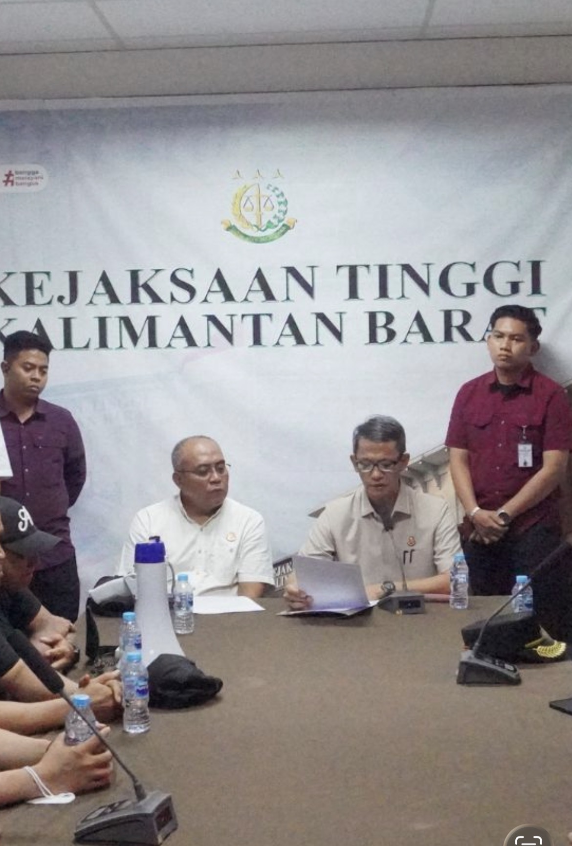 Kepala Kejati Kalbar Emilwan Ridwan saat menerima aspirasi dari LSM BPM Kalbar, Rabu (26/8/2026). Foto: Istimewa