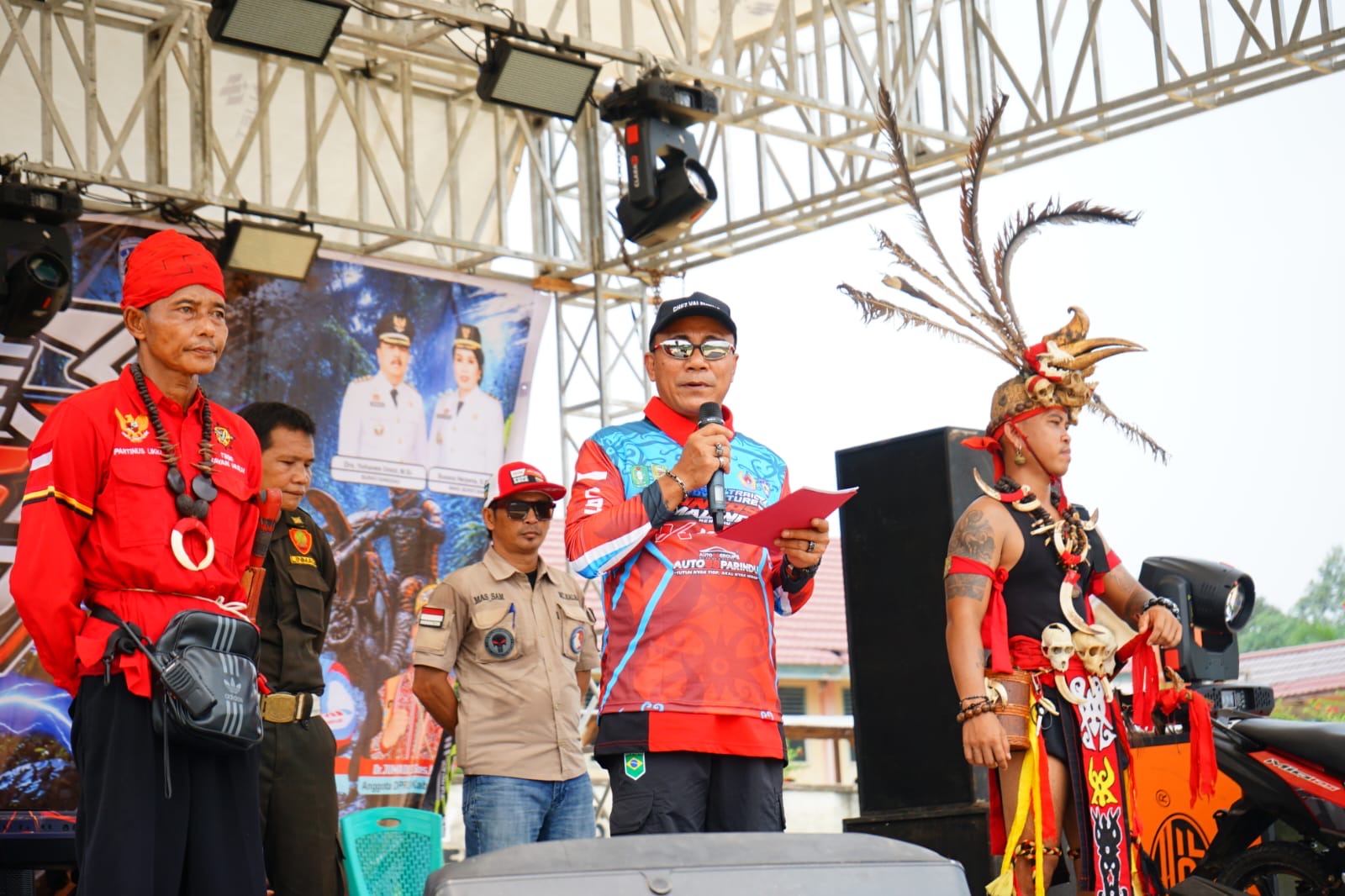 Wakil Gubernur Kalbar, Krisantus Kurniawan membuka kegiatan Trabas di Kabuoaten Sanggau, Sabtu (27/9/2026). Foto: Istimewa