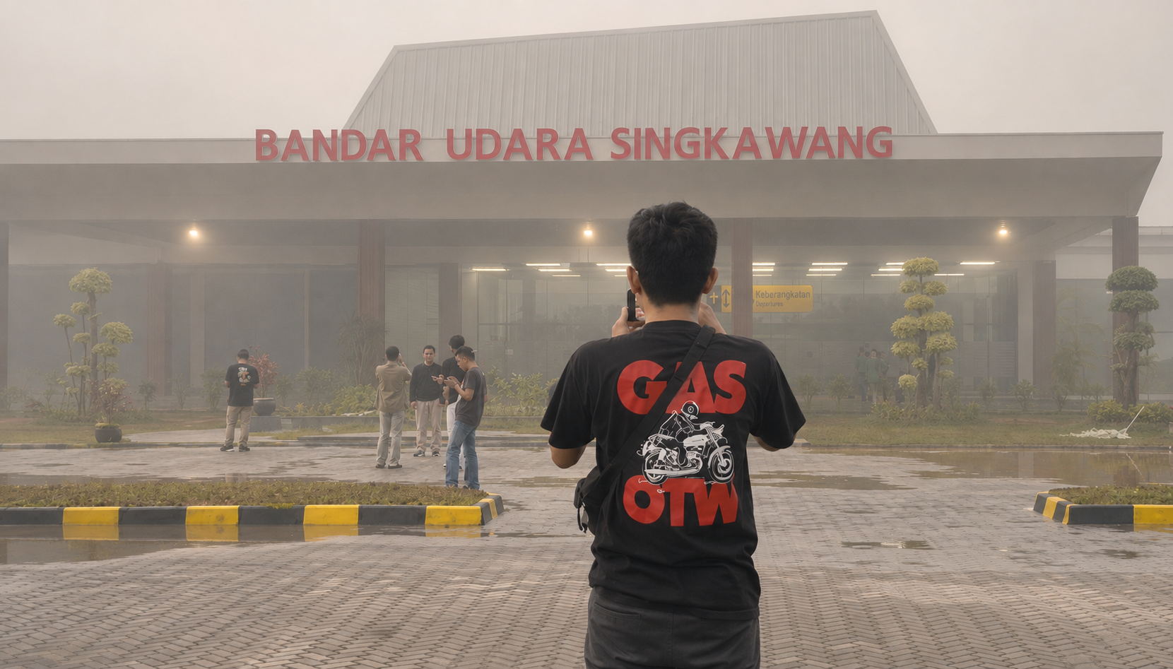 Ilustrasi jurnalis melakukan peliputan di sekitar Bandara Singkawang. Akibat kabut asap, aktivitas penerbangan di Bandara Singkawang telah lumpuh selama sebulan.