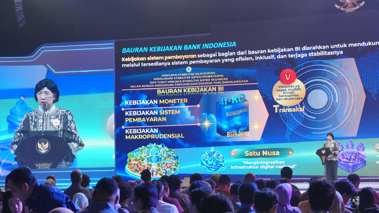 Gubernur Bank Indonesia Destry Damayanti menyampaikan arah kebijakan transformasi ekonomi dan keuangan digital dalam rangkaian FEKDI x IFSE 2026 di Jakarta, Kamis (24/9/2026). Foto: Istimewa